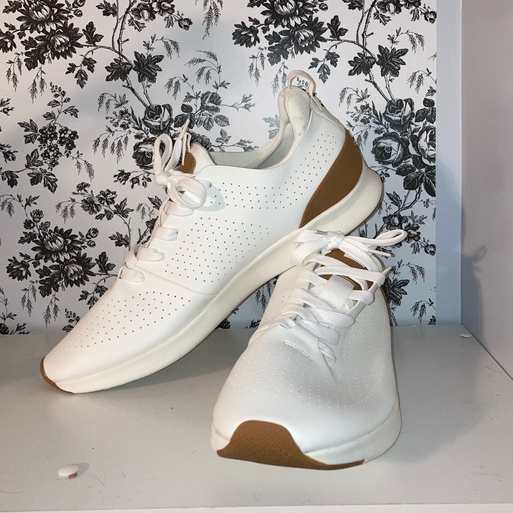NWOT Steve Madden Tennis Shoes